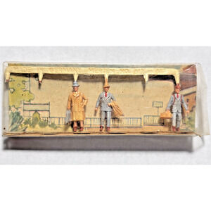 Merten HO Scale Train Station Male Passenger Figures Germany 1950s Partial set